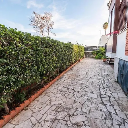 Casa Sul Mare Con Posto Auto E Giardino Privato