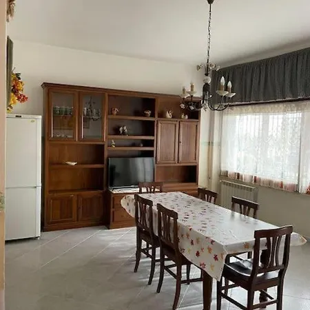Casa Sul Mare Con Posto Auto E Giardino Privato Terracina