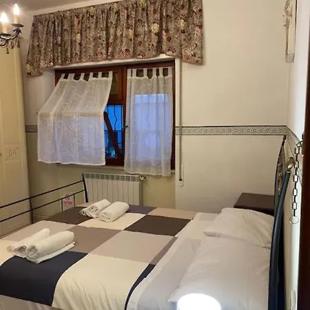 Casa Sul Mare Con Posto Auto E Giardino Privato