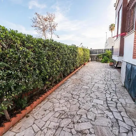 Casa Sul Mare Con Posto Auto E Giardino Privato